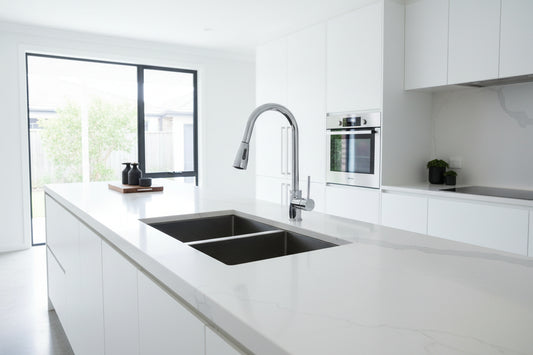 Chrome silver pull Out 2 Water Flow Patterns Kitchen Mixer with pull-out spray head extended