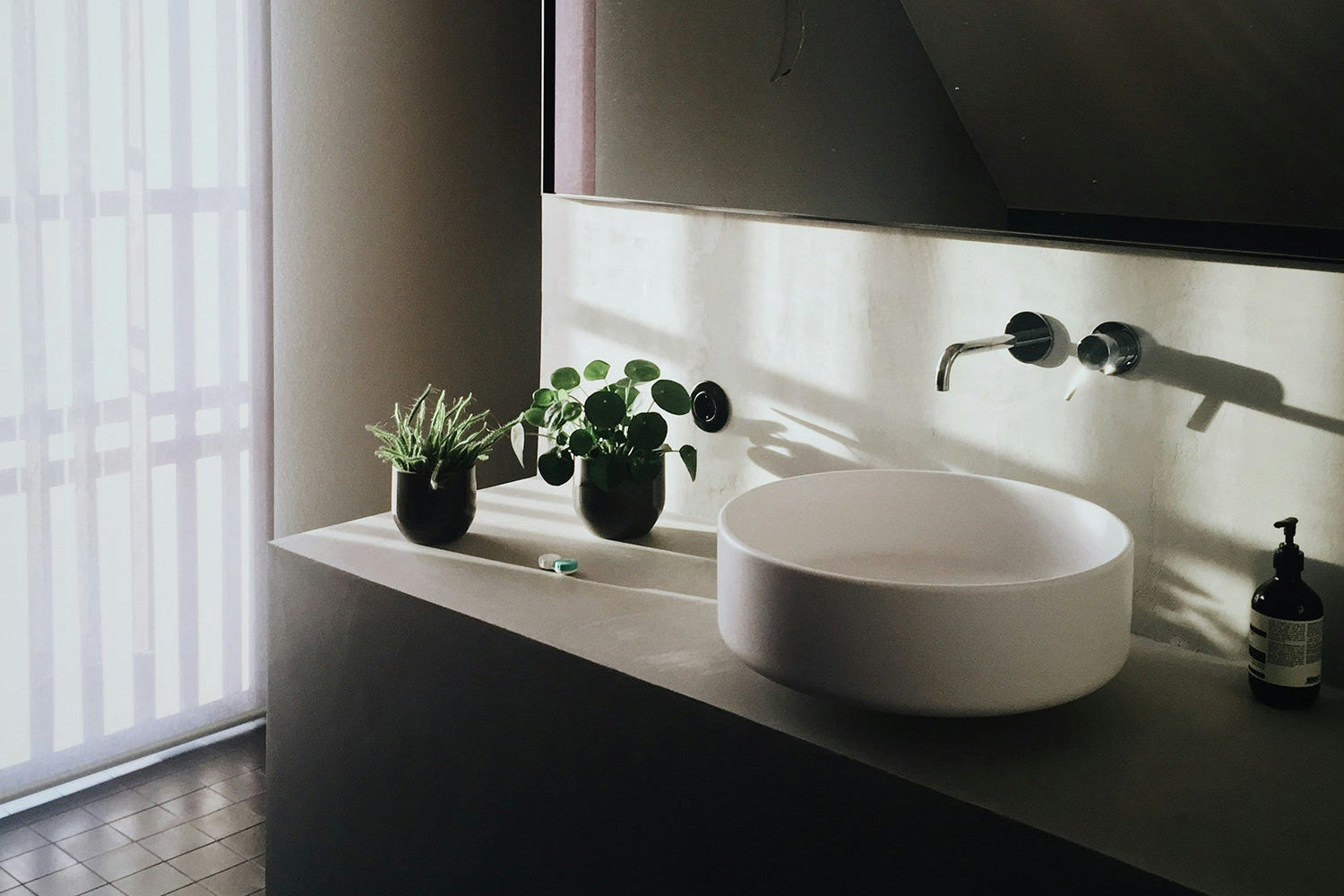Wall Mixer vs Deck-Mounted Basin Mixer: Which Is Right for Your Bathroom?