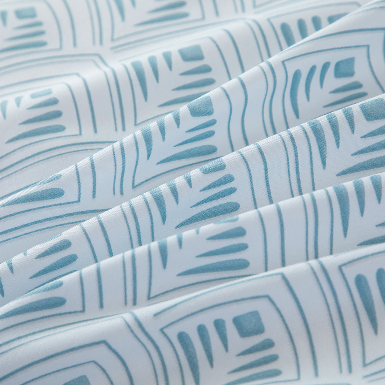 Tranquil blue brushed microfibre quilt cover set with soft geometric lines. Smooth, durable, and easy-care. Includes 1 quilt cover and 2 pillowcases.-Bedding-Single-Ezymall AU
