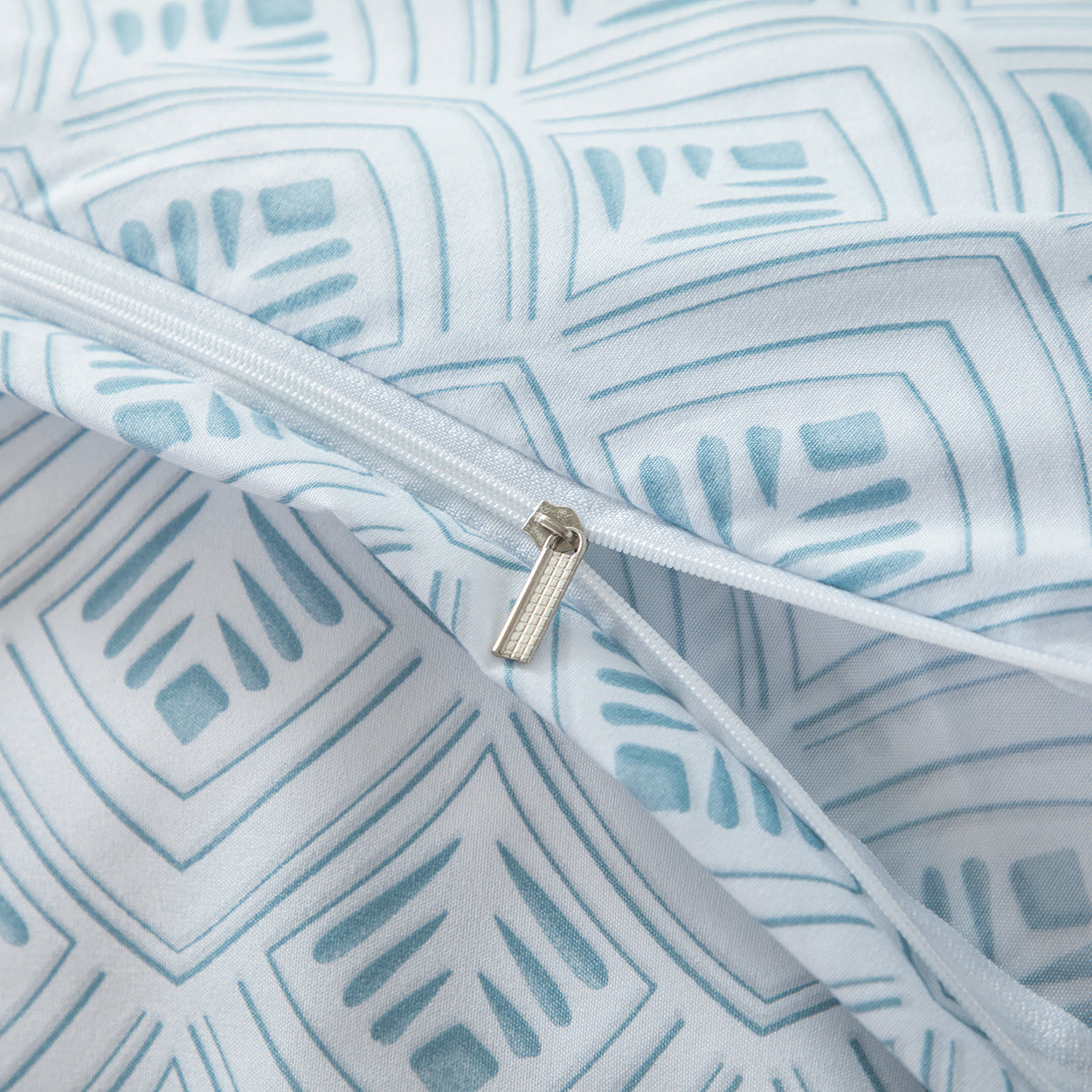 Tranquil blue brushed microfibre quilt cover set with soft geometric lines. Smooth, durable, and easy-care. Includes 1 quilt cover and 2 pillowcases.-Bedding-Single-Ezymall AU