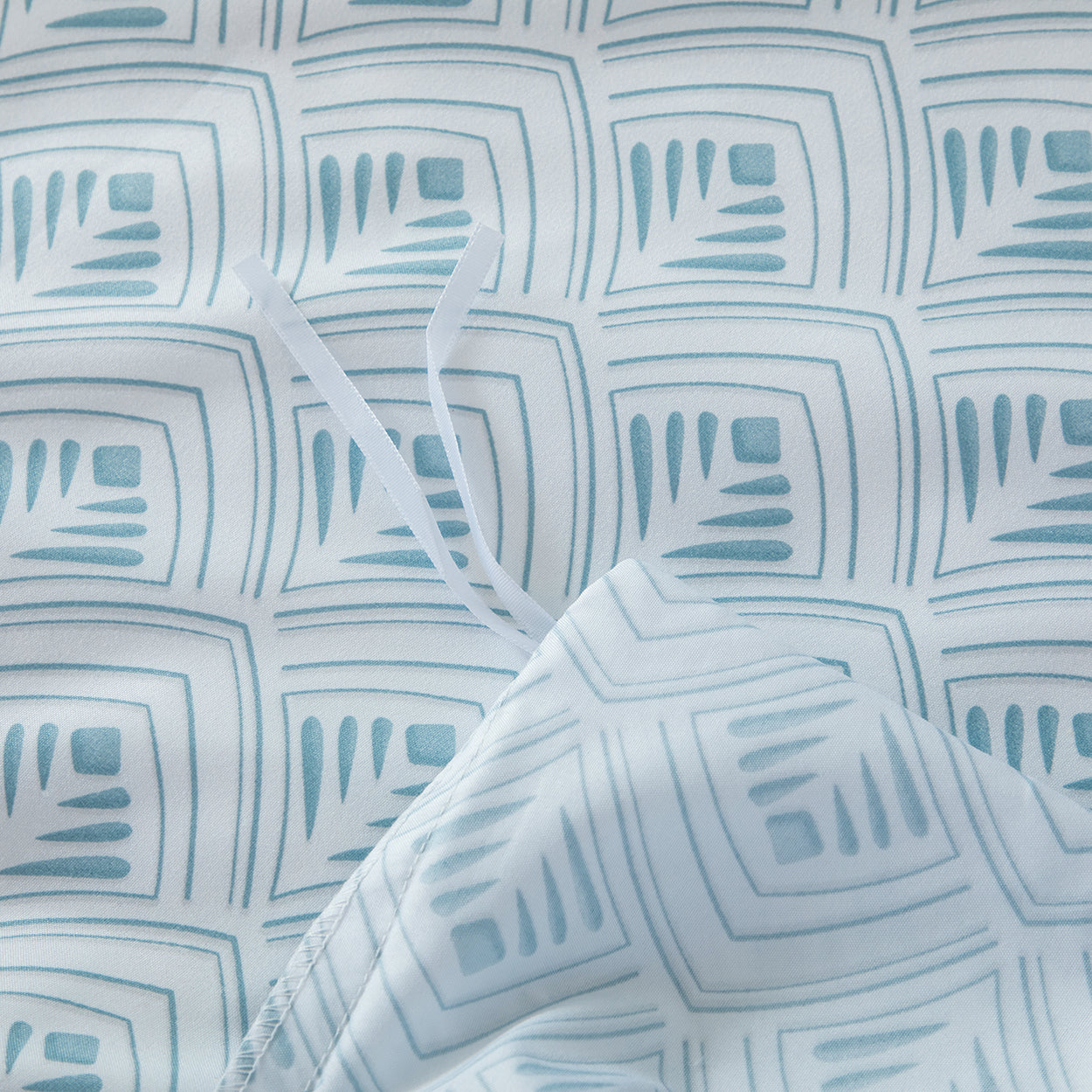Tranquil blue brushed microfibre quilt cover set with soft geometric lines. Smooth, durable, and easy-care. Includes 1 quilt cover and 2 pillowcases.-Bedding-Single-Ezymall AU