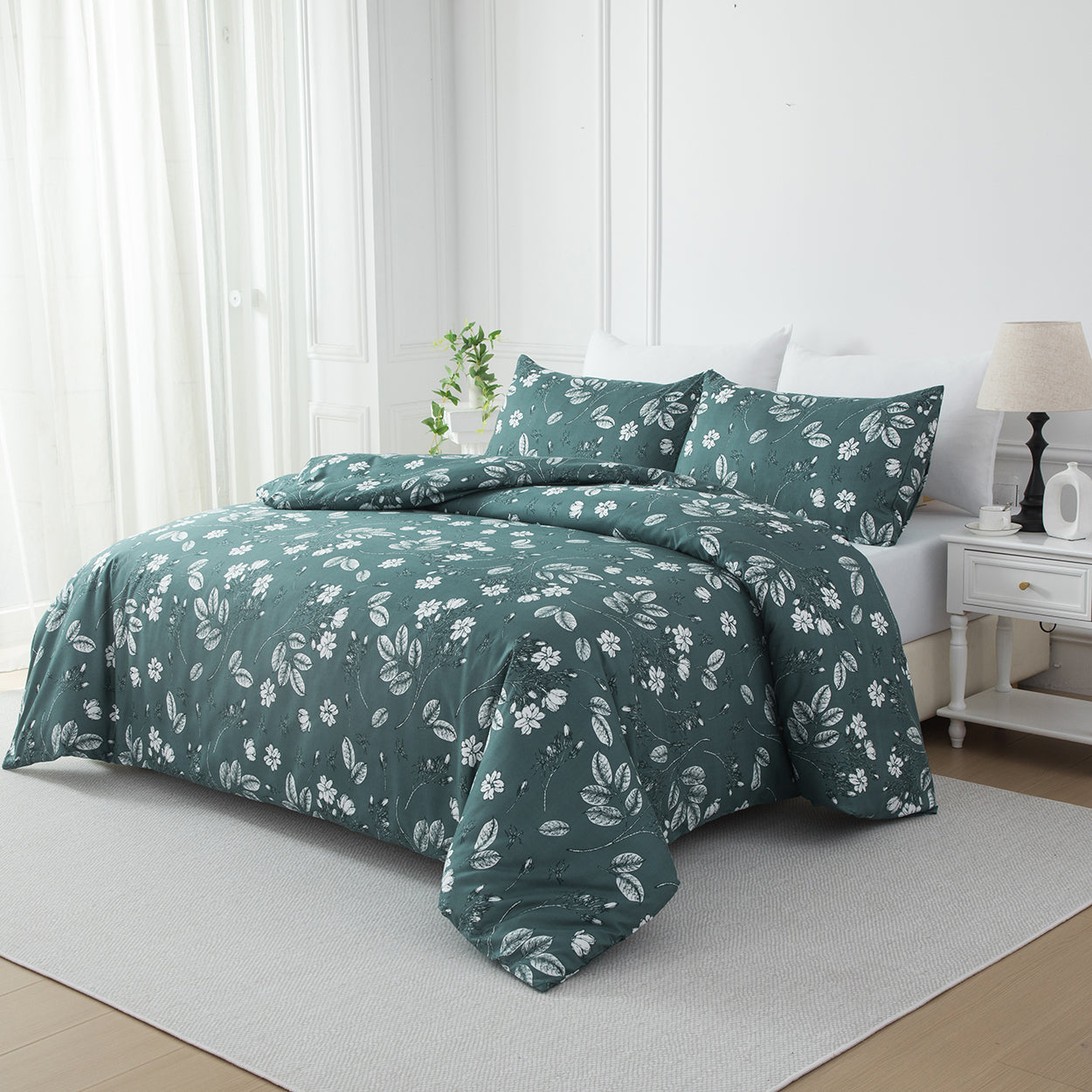Forest green brushed microfibre quilt cover set with white florals. Elegant, durable, and easy-care. Includes 1 quilt cover and 2 pillowcases.-Bedding-Single-Ezymall AU