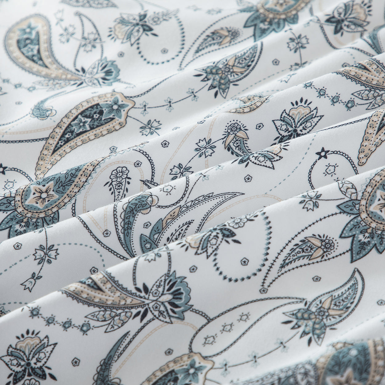 Elegant brushed microfibre quilt cover with a white paisley design. Soft, durable, and wrinkle-resistant. Includes 1 quilt cover and 2 pillowcases.-Bedding-Single-Ezymall AU