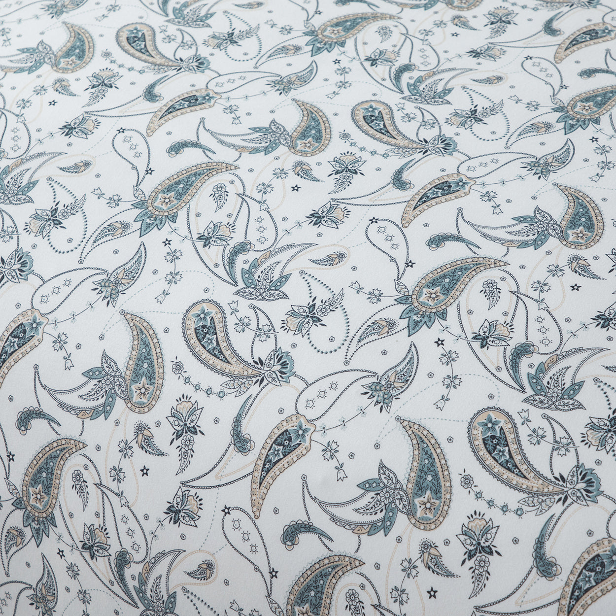 Elegant brushed microfibre quilt cover with a white paisley design. Soft, durable, and wrinkle-resistant. Includes 1 quilt cover and 2 pillowcases.-Bedding-Single-Ezymall AU