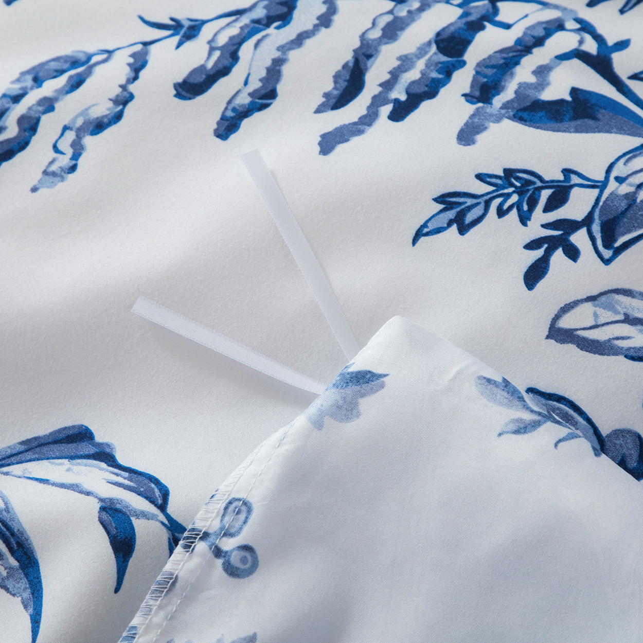 Blue and white floral brushed microfibre quilt cover set. Soft, elegant, and easy-care. Includes 1 quilt cover and 2 pillowcases for year-round comfort.-Bedding-Single-Ezymall AU