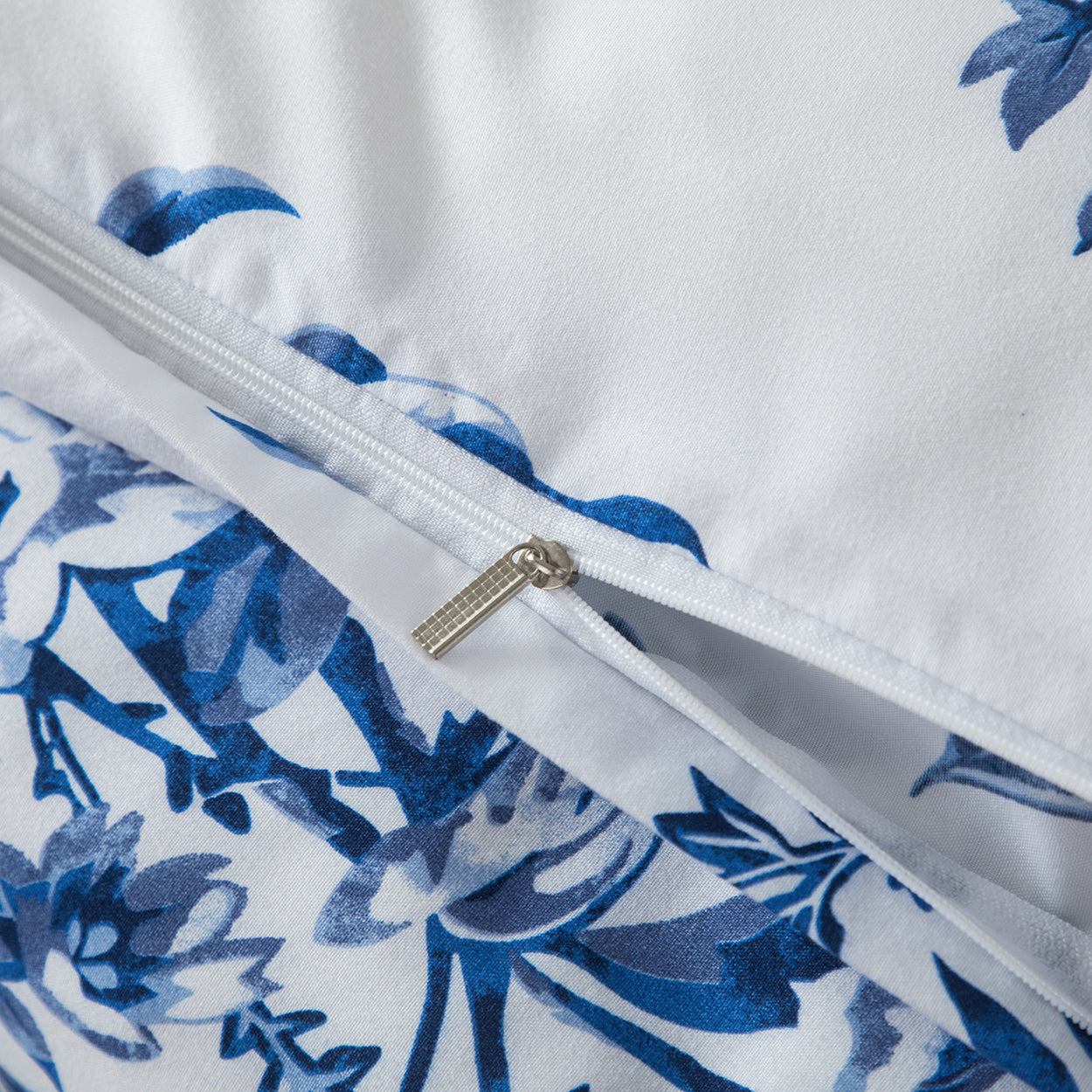Blue and white floral brushed microfibre quilt cover set. Soft, elegant, and easy-care. Includes 1 quilt cover and 2 pillowcases for year-round comfort.-Bedding-Single-Ezymall AU