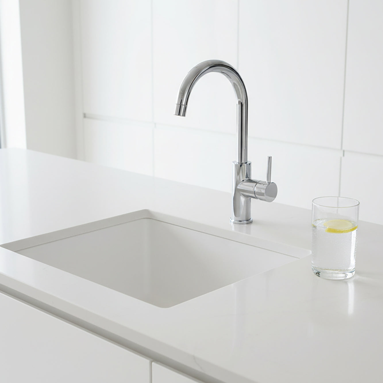 The Granite Arete Stone Single Bowl Kitchen Sink in White (422*422mm) combines durability with a sleek design. Its square design adds a modern touch to your kitchen. Shop now at Ezymall Australia for quality kitchen solutions.-Kitchen Sink-Ezymall AU